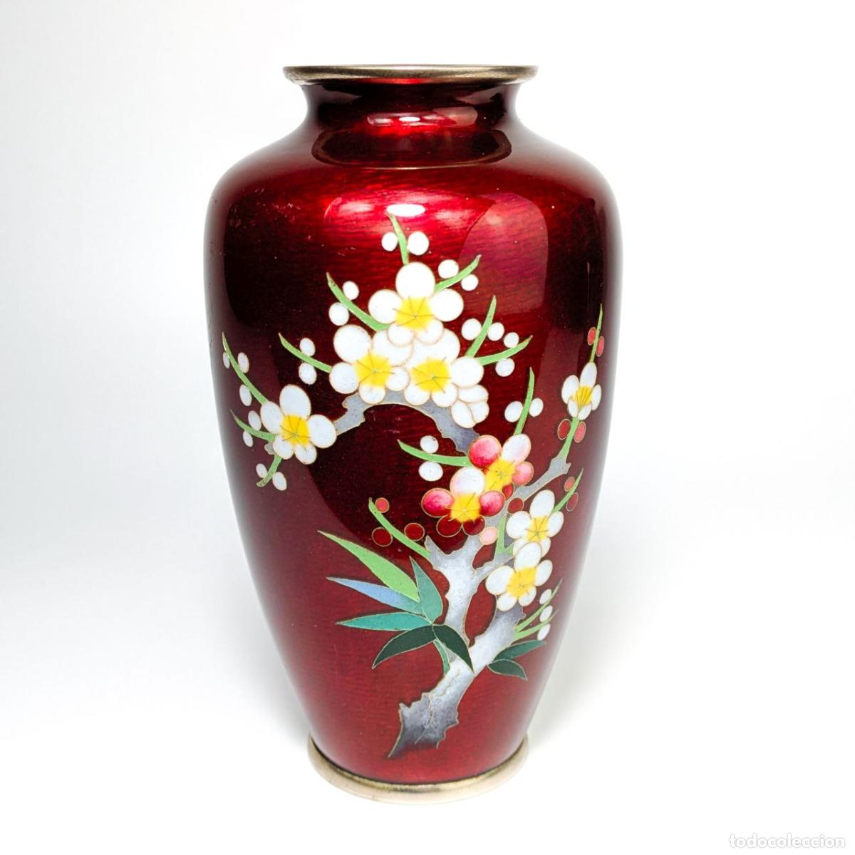 Photo camera: Jarr&oacute;n de Cloisonn&eacute; Ginbari Compa&ntilde;&iacute;a Ando, Jap&oacute;n c.1920