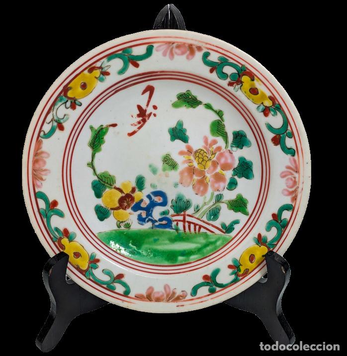 Photo camera: Plato Chino Bencharong, para el Sudeste asi&aacute;tico, Periodo Qianlong (1736-1795)