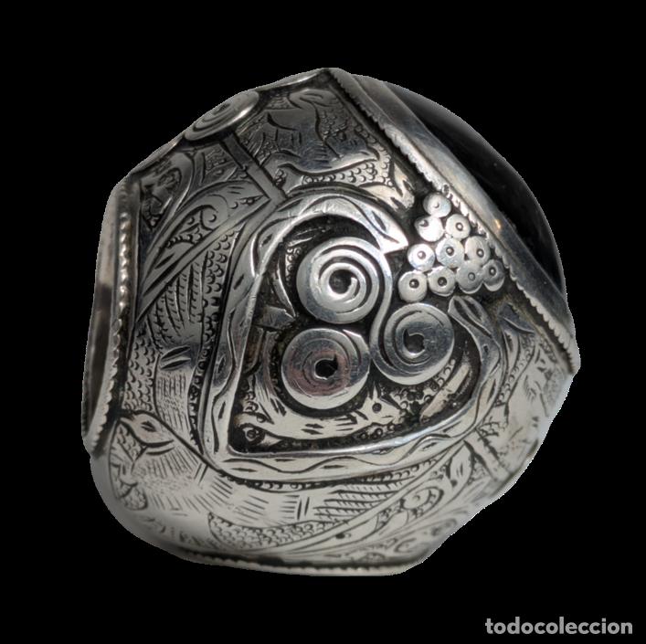 C&acirc;maras de fotos: Anillo de Plata y &aacute;gata tribal Kuchi, Afganist&aacute;n