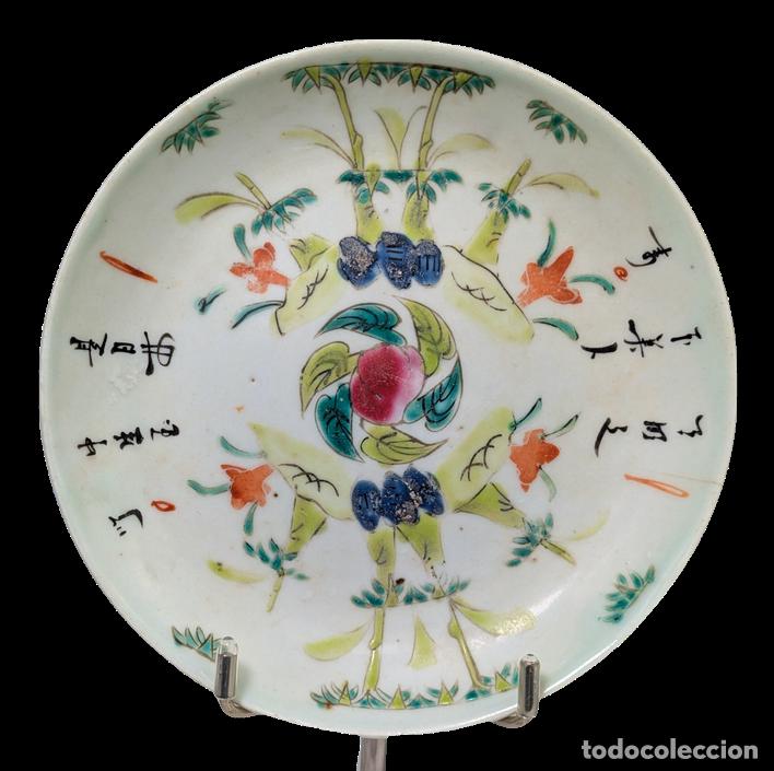 C&aacute;mara de fotos: Platito Famille Rose Canton&eacute;s, China, Periodo Tongzhi (1861-1875)