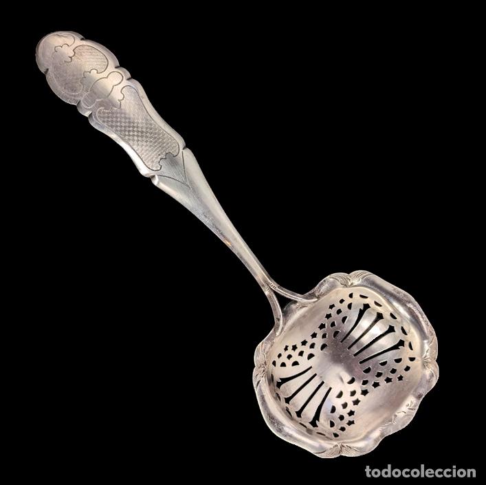 C&aacute;mara de fotos: Cuchara tamizadora de az&uacute;car de plata Holandesa Biedermeier