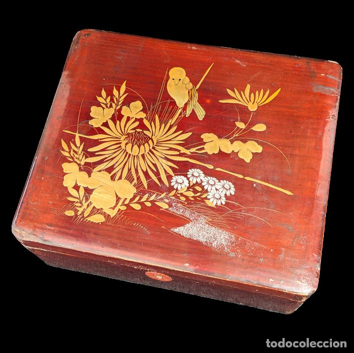 C&aacute;mara de fotos: Caja Laca Japonesa periodo Meiji (1868-1911)