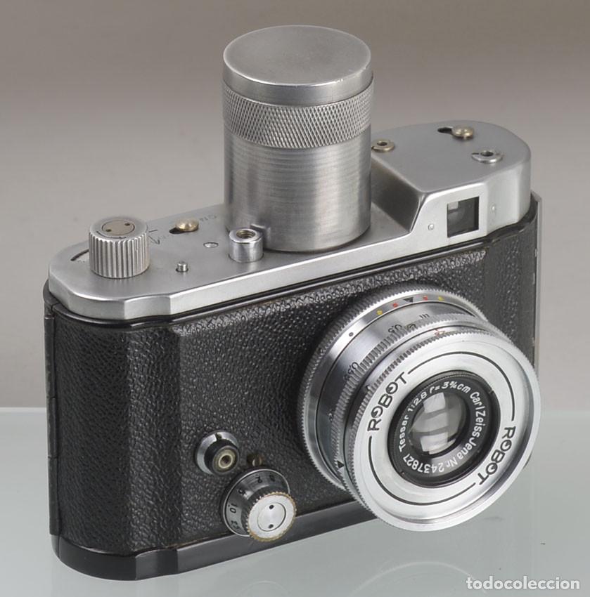 C&aacute;mara de fotos: c&aacute;mara motorizada Berning RoBoT II (Alemania, a&ntilde;o 1945) + objetivo Carl Zeiss Tessar 37,5mm f/2,8