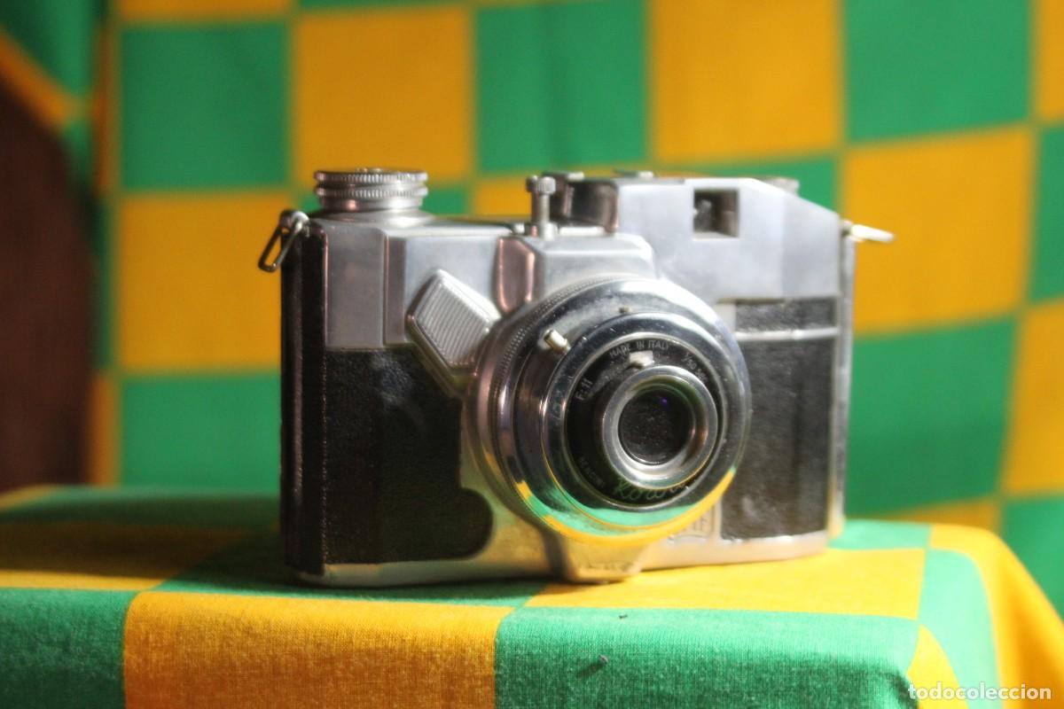 C&aacute;mara de fotos: C&aacute;mara Koroll S con su funda de cuero (pel&iacute;cula 120)