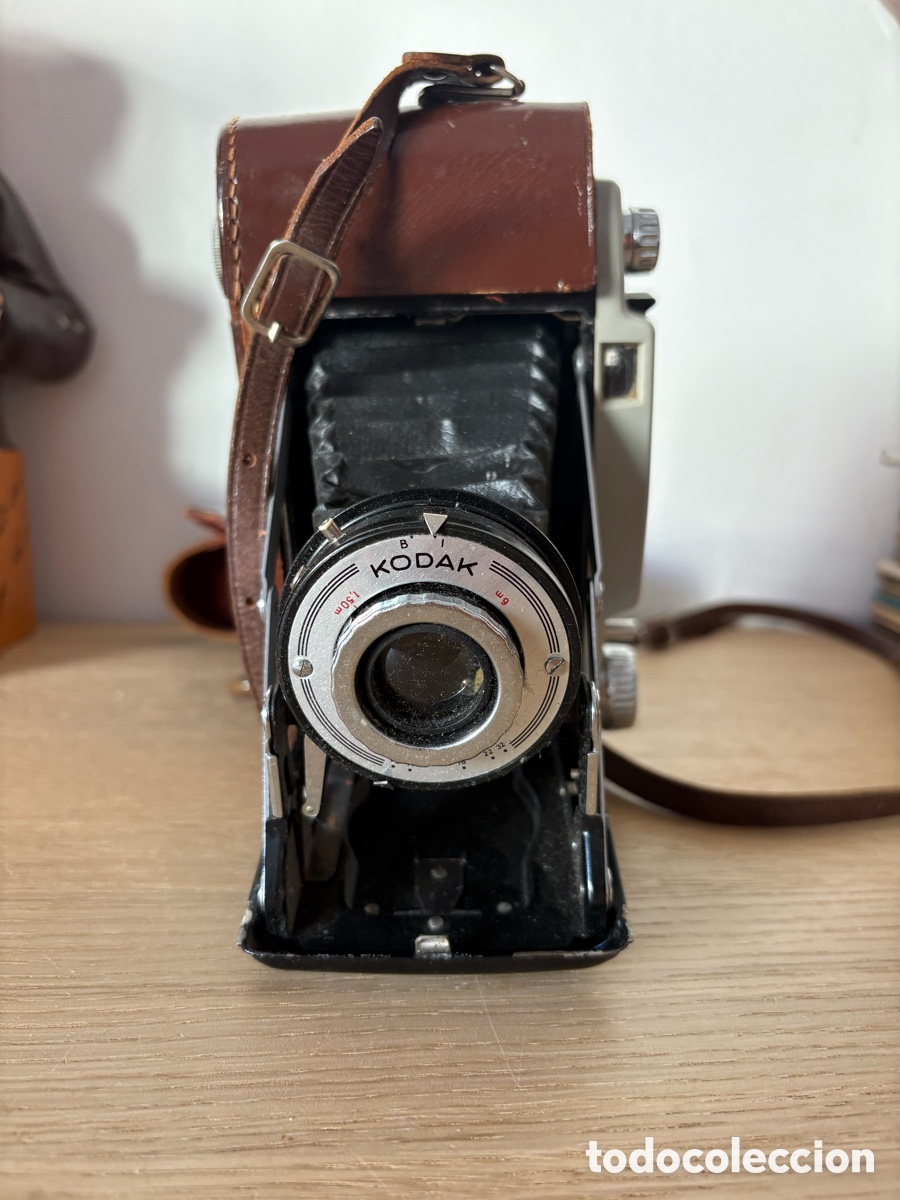 Appareil photos: Antigua c&aacute;mara de fuelle Kodak B II con funda (A17)