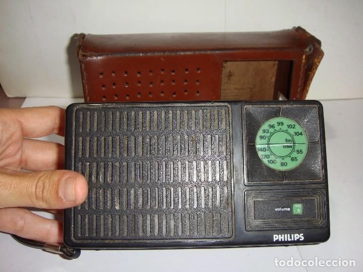 C&aacute;mara de fotos: Antiguo Transistor PHILIPS. Con funda de piel. - Foto 2