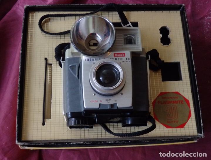C&aacute;mara de fotos: KODAK BROWNIE FLASHMITE 20 EN SU CAJA - Foto 2