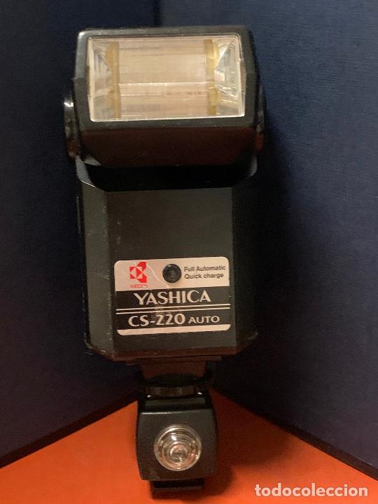C&aacute;mara de fotos: Antiguo Flash Yashica CS-220 Auto. Desconocemos si funciona... - Foto 1
