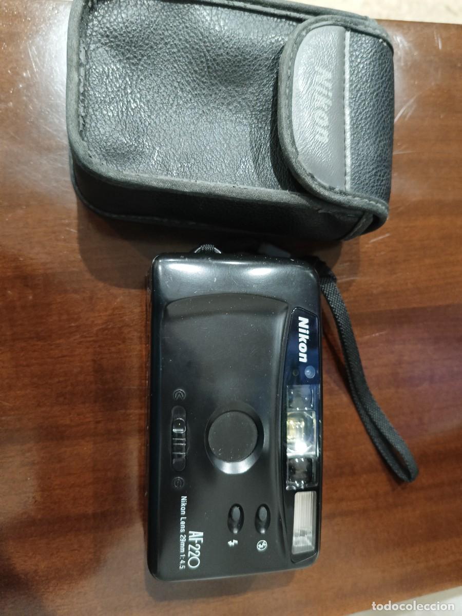C&aacute;mara de fotos: NIKON AF220 con funda