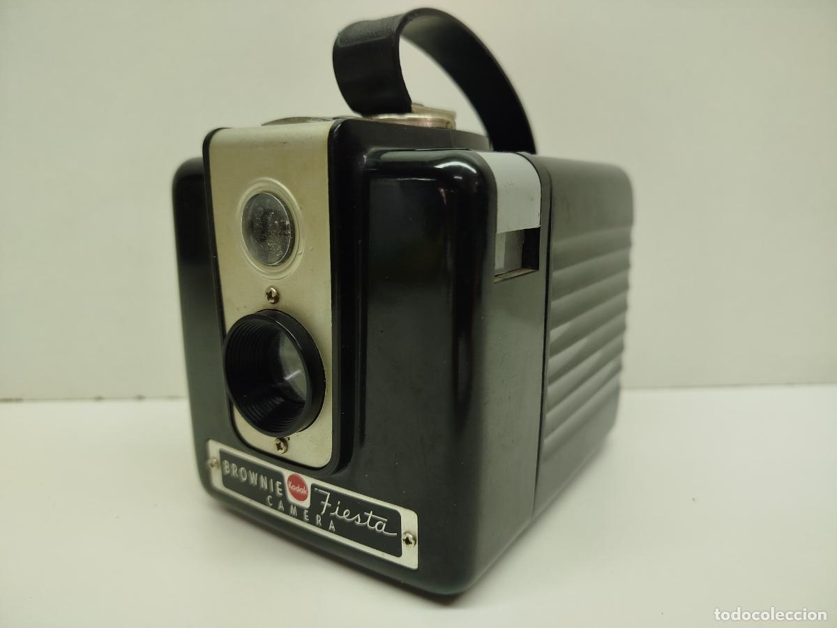 C&aacute;mara de fotos: CAMARA KODAK - MODELO BROWNIE FIESTA DE LOS A&Ntilde;OS 60