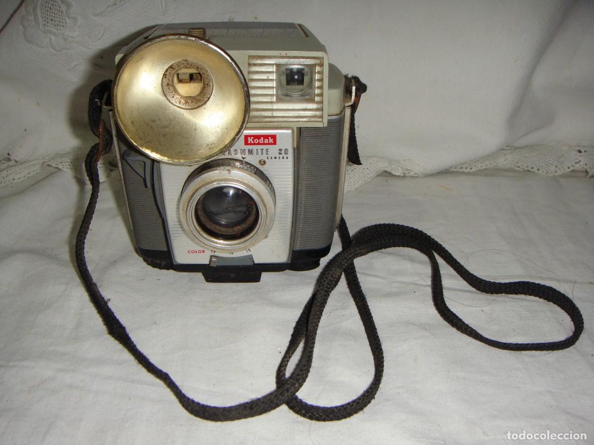 C&aacute;mara de fotos: Kodak Flashmite 20 Camera con flash incorporado. ca. 1950&ndash;1960