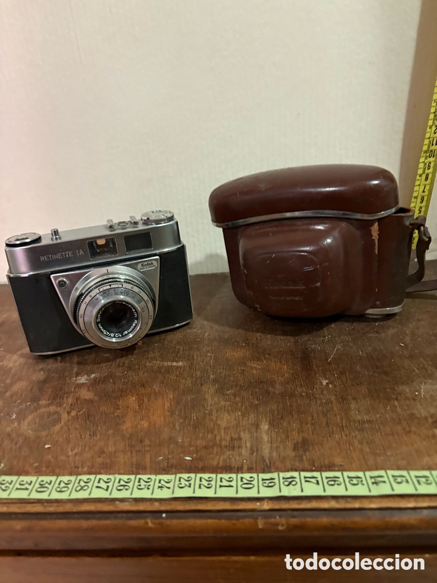 Photo camera: c&aacute;mara anal&oacute;gica cl&aacute;sica Kodak Retinette 1A con funda piel