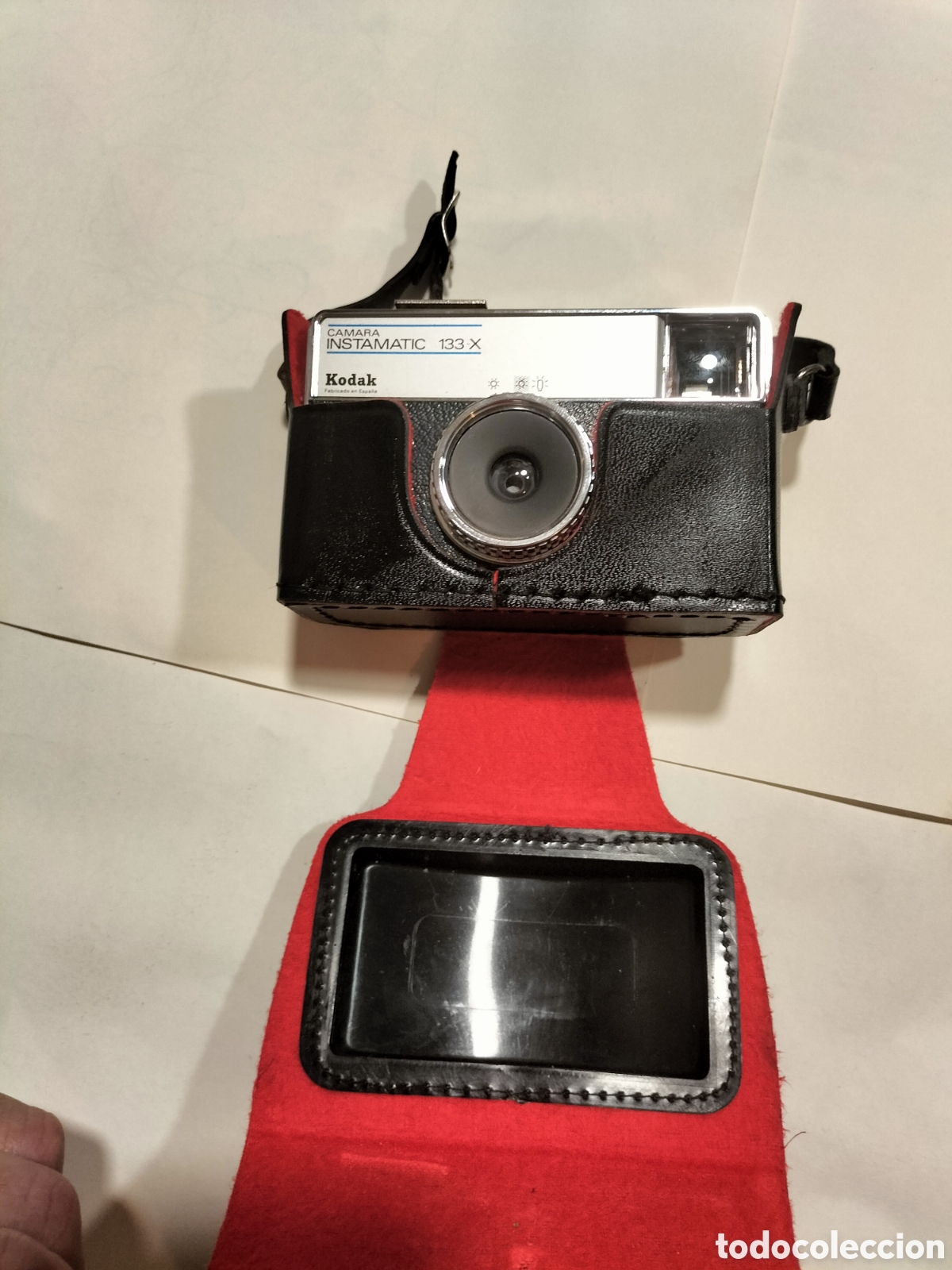 C&aacute;mara de fotos: C&aacute;mara Kodak Instamatic 133 - Fabricada en Espa&ntilde;a - Estado Excelente con Funda Original y Pegat.