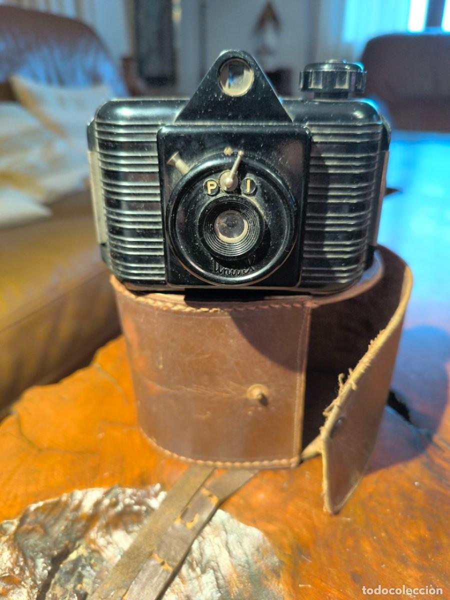C&aacute;mara de fotos: CAMARA FOTOGRAFICA UNIVEX SUPRA, DE BAQUELITA CON FUNDA DE CUERO