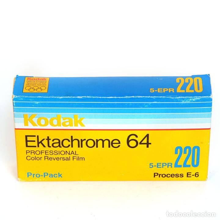Fotocamere: KODAK EKTACHROME 64 ISO - CAD. 2000 - PRECINTADO - 3 ROLLOS 220