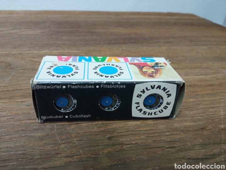 C&aacute;mara de fotos: COMPLEMENTO FOTOGRAF&Iacute;A, 3 SYLVANIA FLASHCUBE, ORIGINAL. - Foto 2