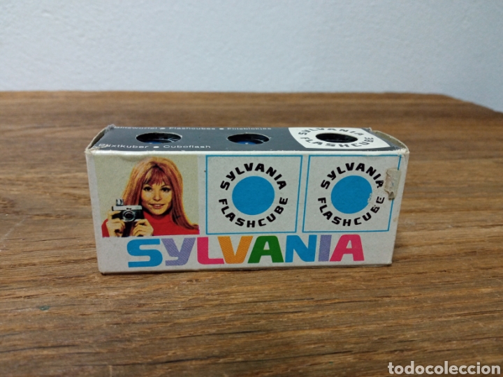 C&aacute;mara de fotos: COMPLEMENTO FOTOGRAF&Iacute;A, 3 SYLVANIA FLASHCUBE, ORIGINAL. - Foto 1
