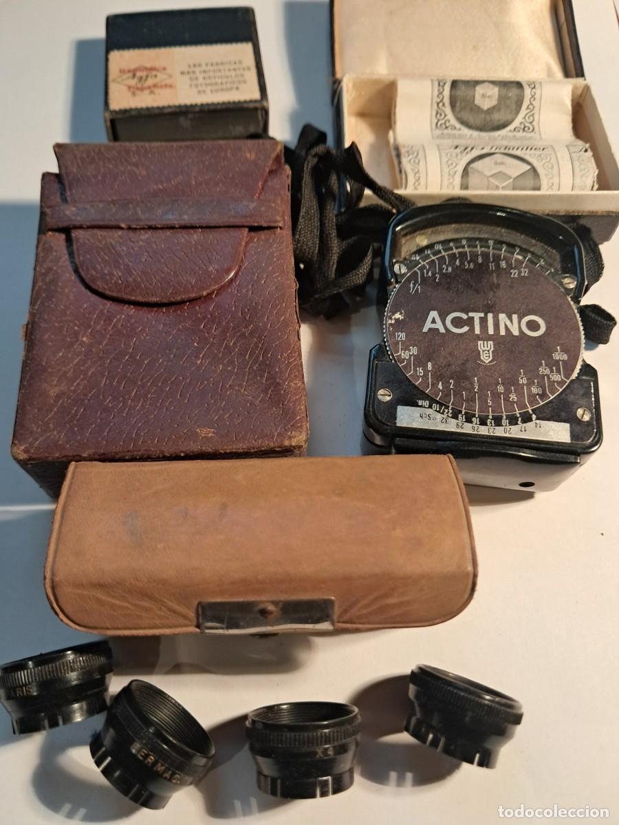 C&aacute;mara de fotos: Lote de varios complementos de fotografo antiguos,