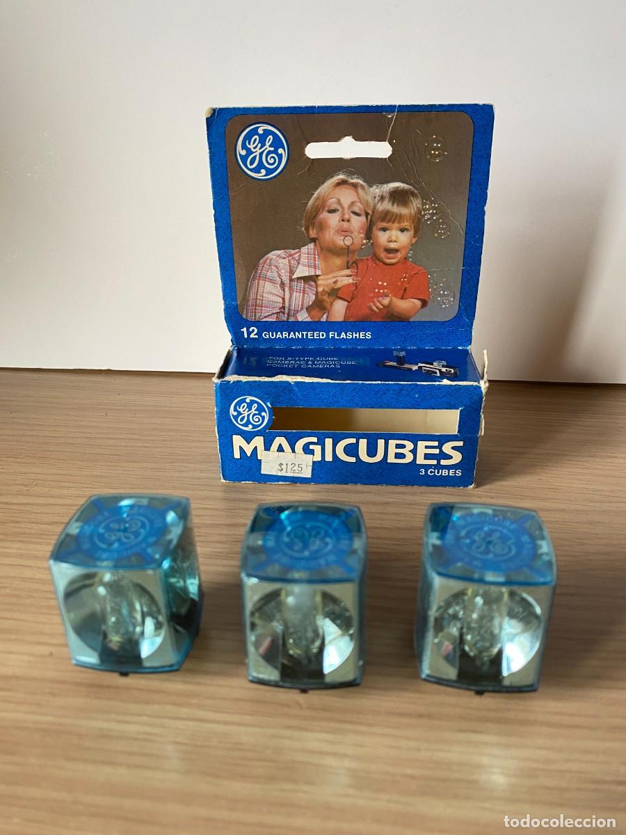 C&aacute;mara de fotos: Antigua caja con 3 cubos flash General Electric &rdquo;Magic Cubes&rdquo;