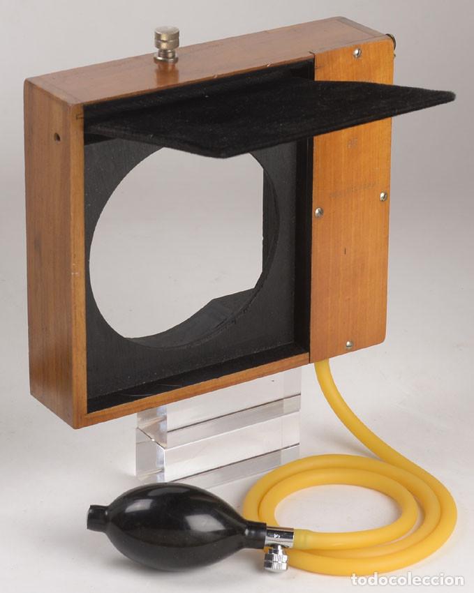 C&aacute;mara de fotos: Guerry &rdquo;&agrave; simple volet&rdquo;, antiguo obturador neum&aacute;tico para c&aacute;maras de madera (Francia, 1897-1940s)