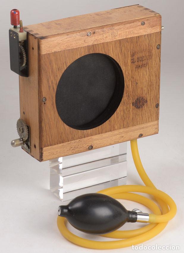 C&aacute;mara de fotos: Guerry &rdquo;&agrave; double rideau&rdquo;, antiguo obturador neum&aacute;tico para c&aacute;maras de madera (Francia, 1908-40s)