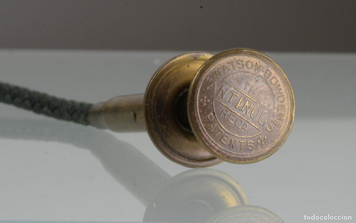 C&aacute;mara de fotos: cable disparador Bowden (Alemania, 1906-1930s) para obturadores de las antiguas c&aacute;maras de madera