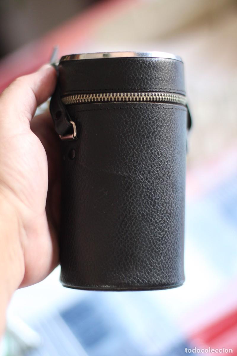 C&aacute;mara de fotos: Estuche de cuero Made in Japan (14 cms por unos 7 cms de di&aacute;metro)