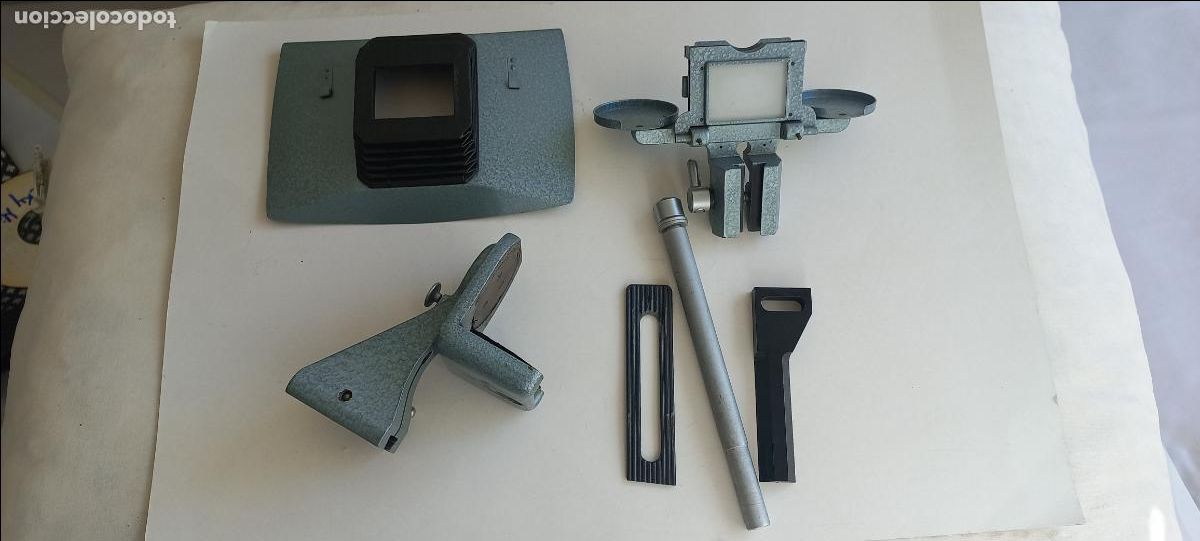C&aacute;mara de fotos: Accesorios creo que Pentacon, de copiado de diapositivas o macrofotograf&iacute;a con fuelle, abrazadera