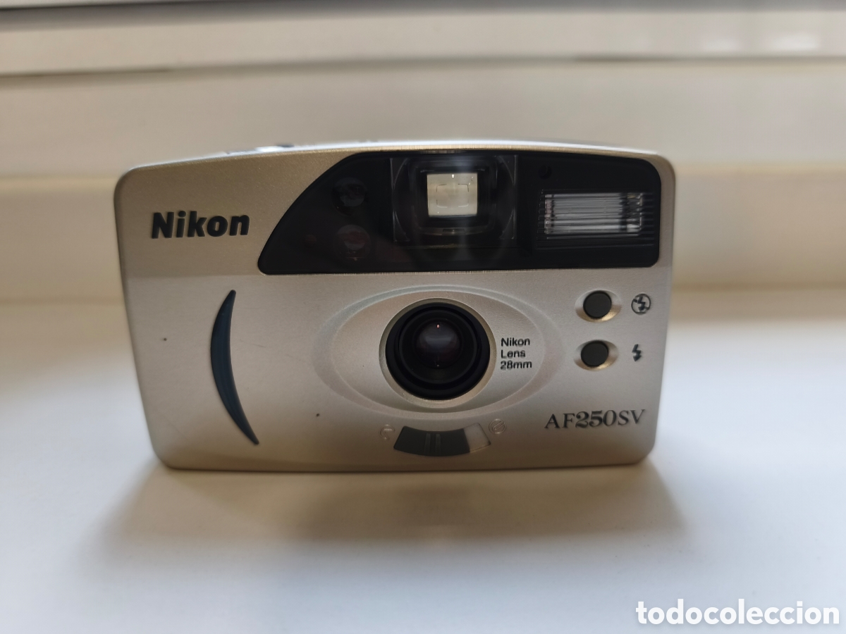 C&aacute;mara de fotos: C&aacute;mara lomografica Nikon Af 250 sv