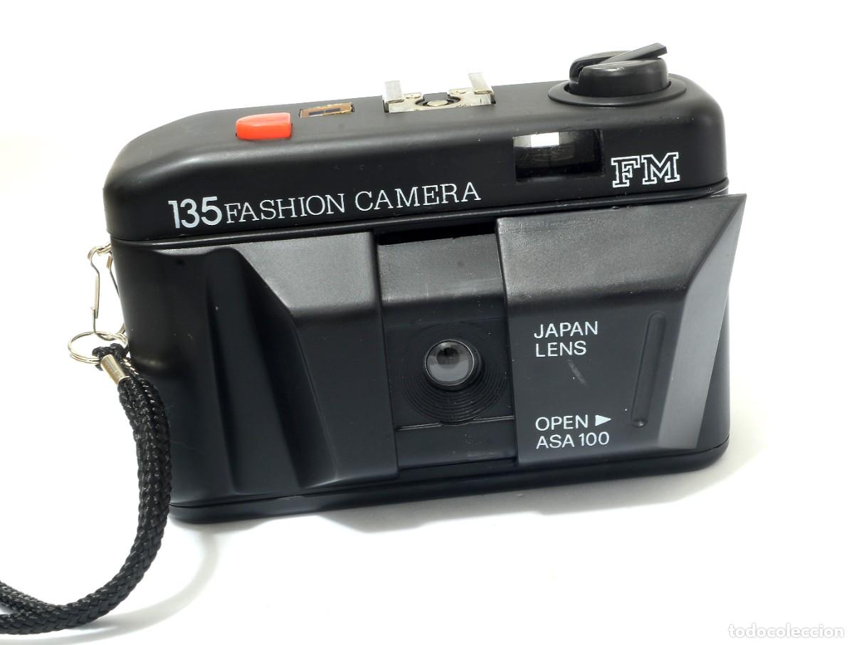 C&aacute;mara de fotos: Compacta anal&oacute;gica 35 mm Modelo 135 Fashion Camera FM negra, Japan Lens