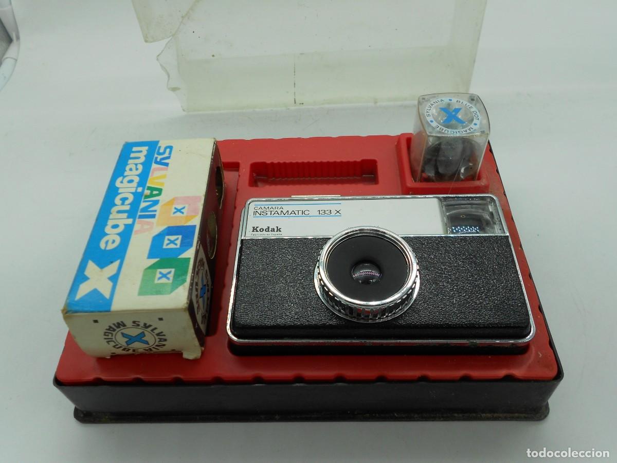 Photo camera: camara kodak intamatic 133 x funciona los flas creo que no, metacrilato de caja roto