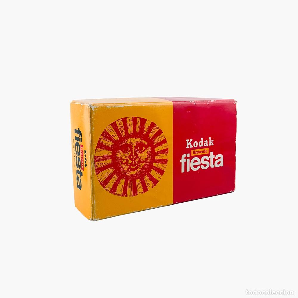 C&aacute;mara de fotos: C&aacute;mara Kodak Fiesta en caja, 1960's