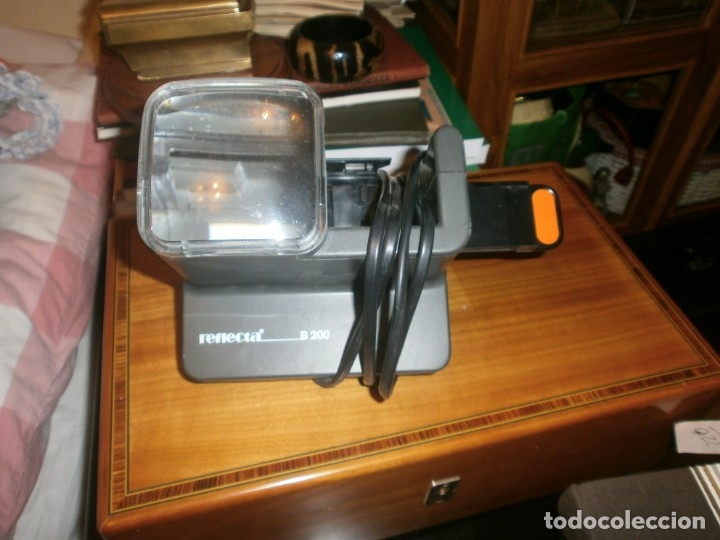 C&aacute;mara de fotos: Visor de diapositivas  el&eacute;ctrico reflecta B 200 funcionando - Foto 1