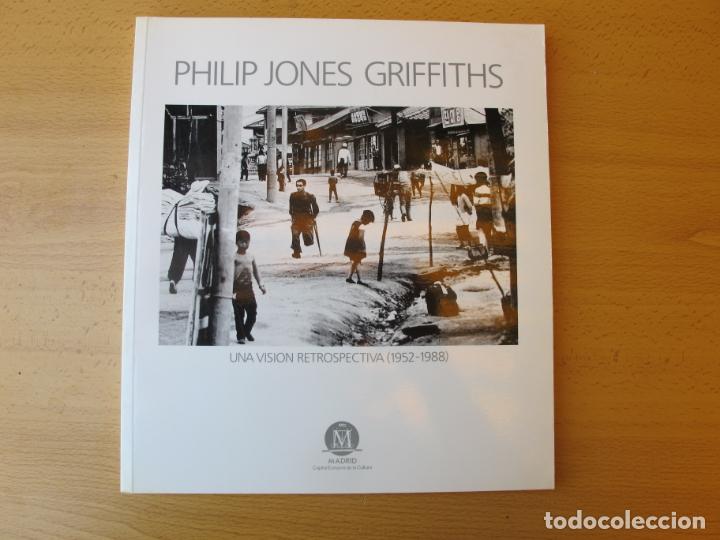 Photo camera: PHILIP JONES GRIFFITHS - UNA VISI&Oacute;N RETROSPECTICA / 1952 . 1988 -CAT&Aacute;LOGO FOTOS EXPO IFEMA 1992