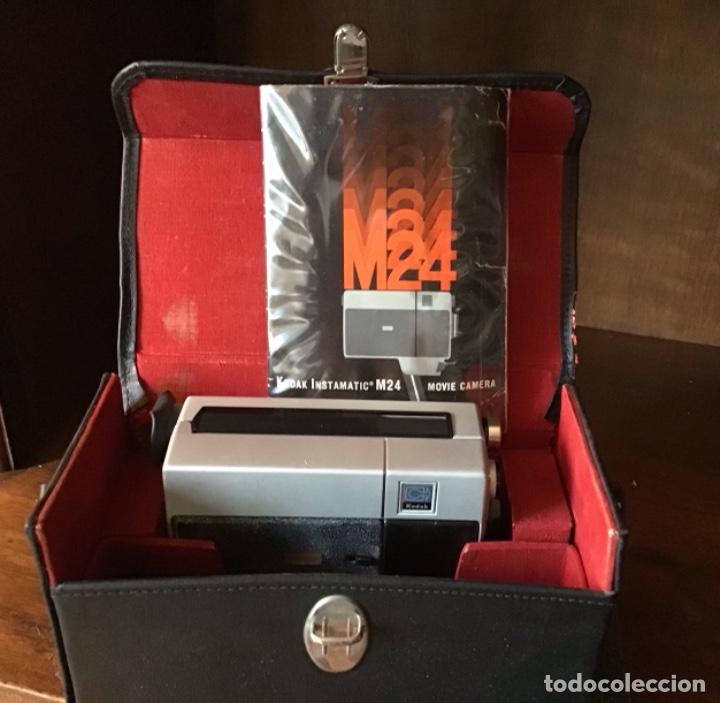 Fotokamera: C&aacute;mara Kodak Instamatic M24 con instrucciones