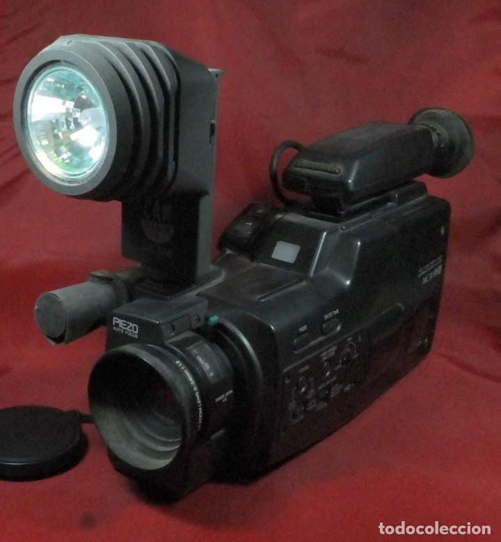 C&aacute;mara de fotos: Videoc&aacute;mara PANASONIC MC 30 con antorcha - Foto 1
