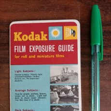 Cámara de fotos: KODAK FILM EXPOSURE GUIDE FOR ROLL AND MINIATURE FILMS. TRÍPTICO. AÑOS 50