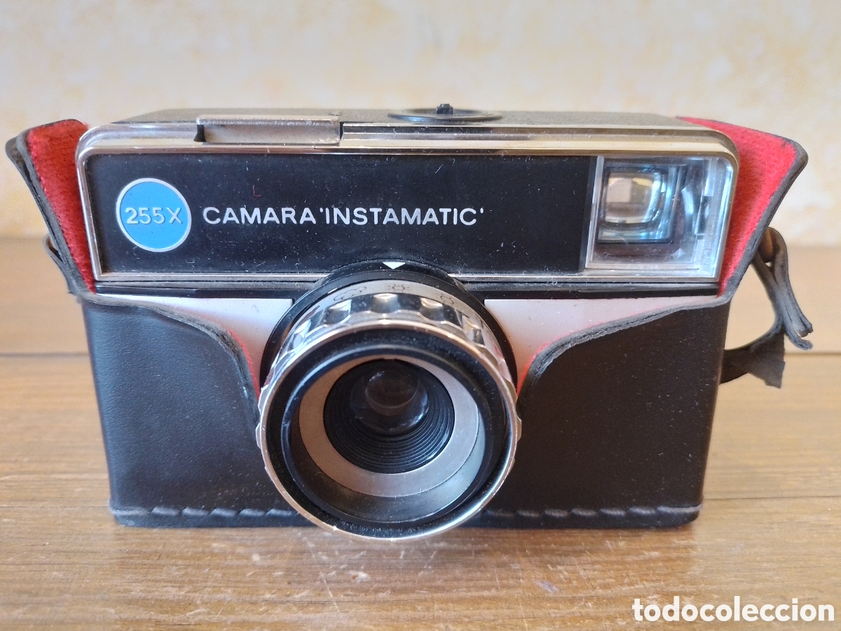C&aacute;mara de fotos: Kodak Instamatic con su funda - Foto 1