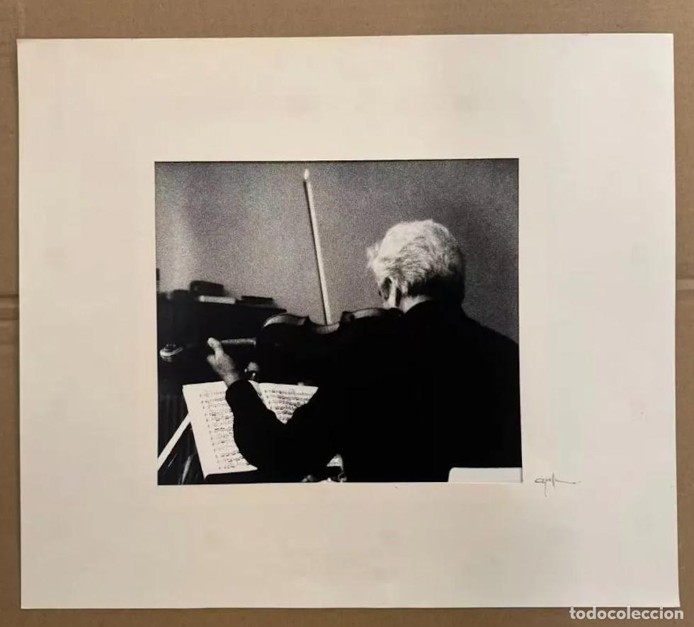 Fotokamera: Sin t&iacute;tulo ---- Capella (El violinista de espaldas)