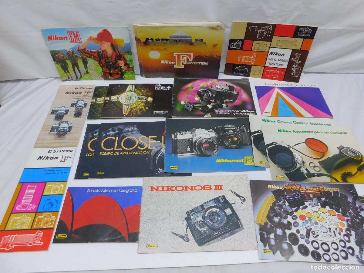 C&aacute;mara de fotos: LOTE FOLLETOS Y CAT&Aacute;LOGOS NIKON - Foto 1