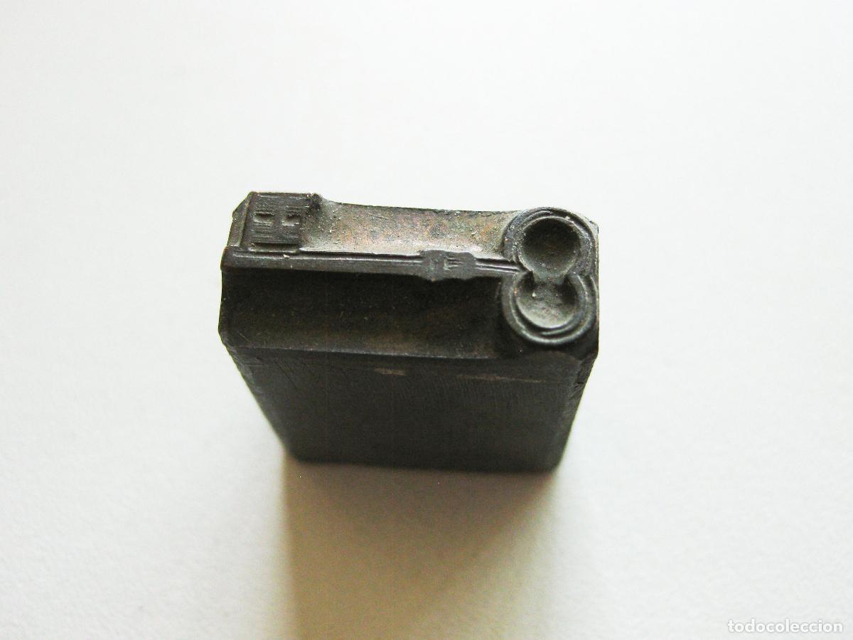 C&aacute;mara de fotos: TIPO DE IMPRENTA CON EL DISE&Ntilde;O DE UNA LLAVE ANTIGUA. SELLO O TAMP&Oacute;N DE TINTA