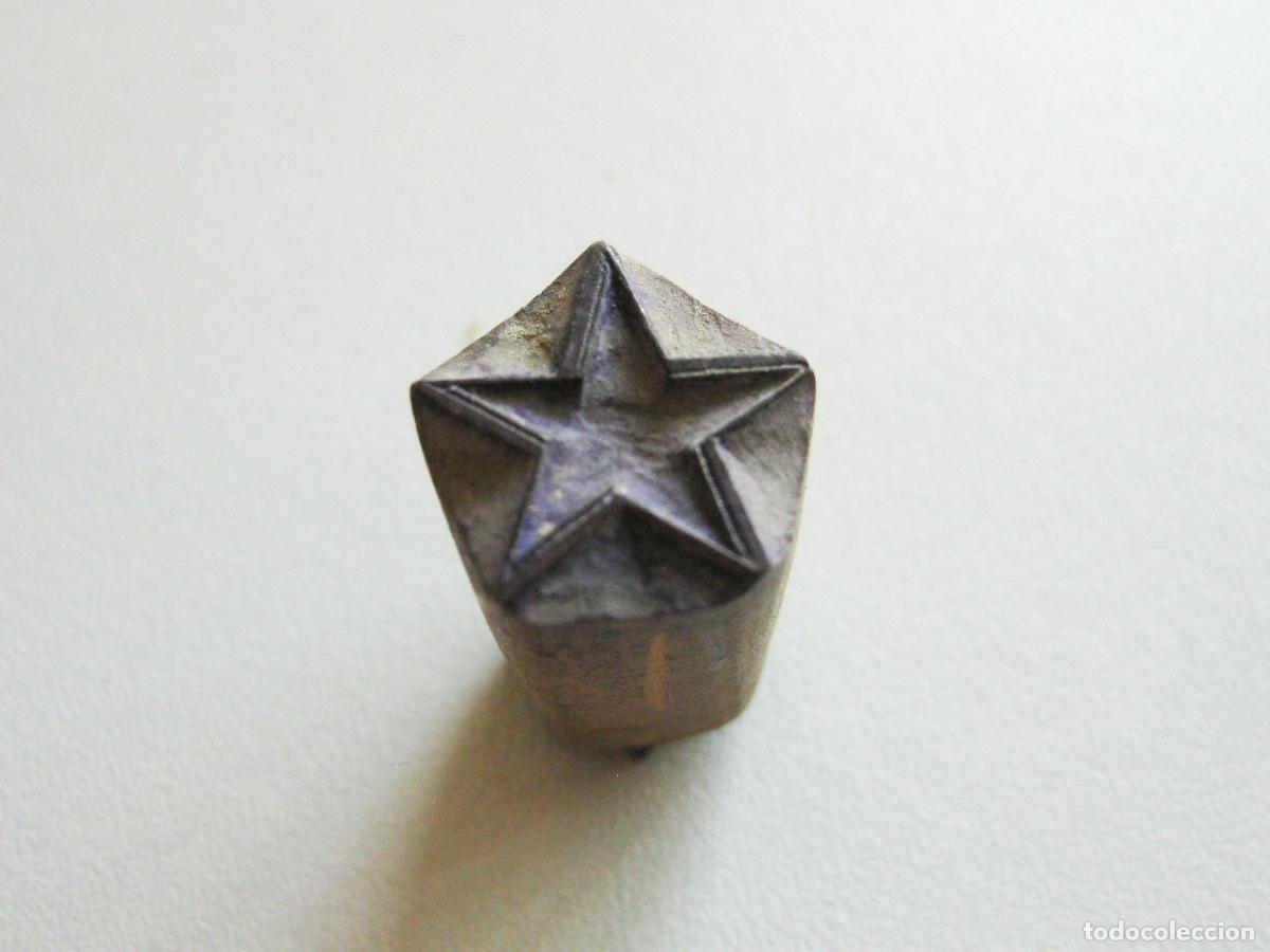 C&aacute;mara de fotos: TIPO DE IMPRENTA CON UNA ESTRELLA DE CINCO PUNTAS TALLADA EN MADERA. SELLO O TAMP&Oacute;N DE TINTA
