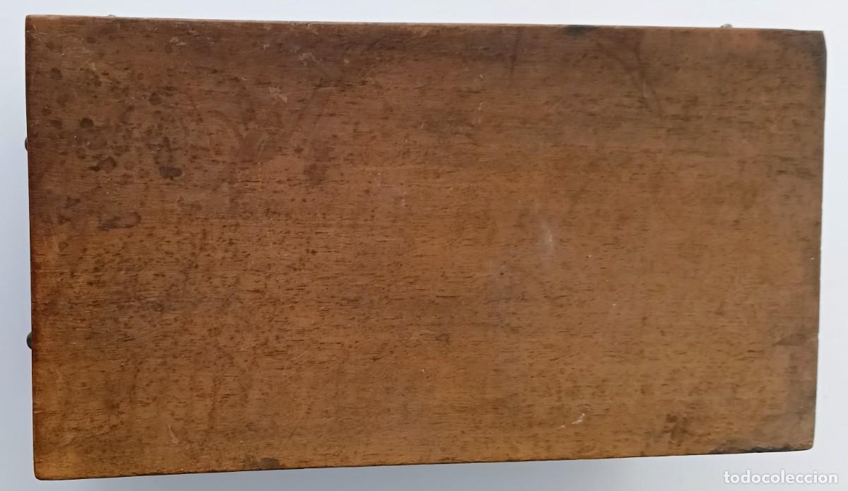 C&aacute;mara de fotos: CAJA DE MADERA PARA 100 PLACAS ESTEREOSCOPICAS FORMATO 6 X 13 CM.
