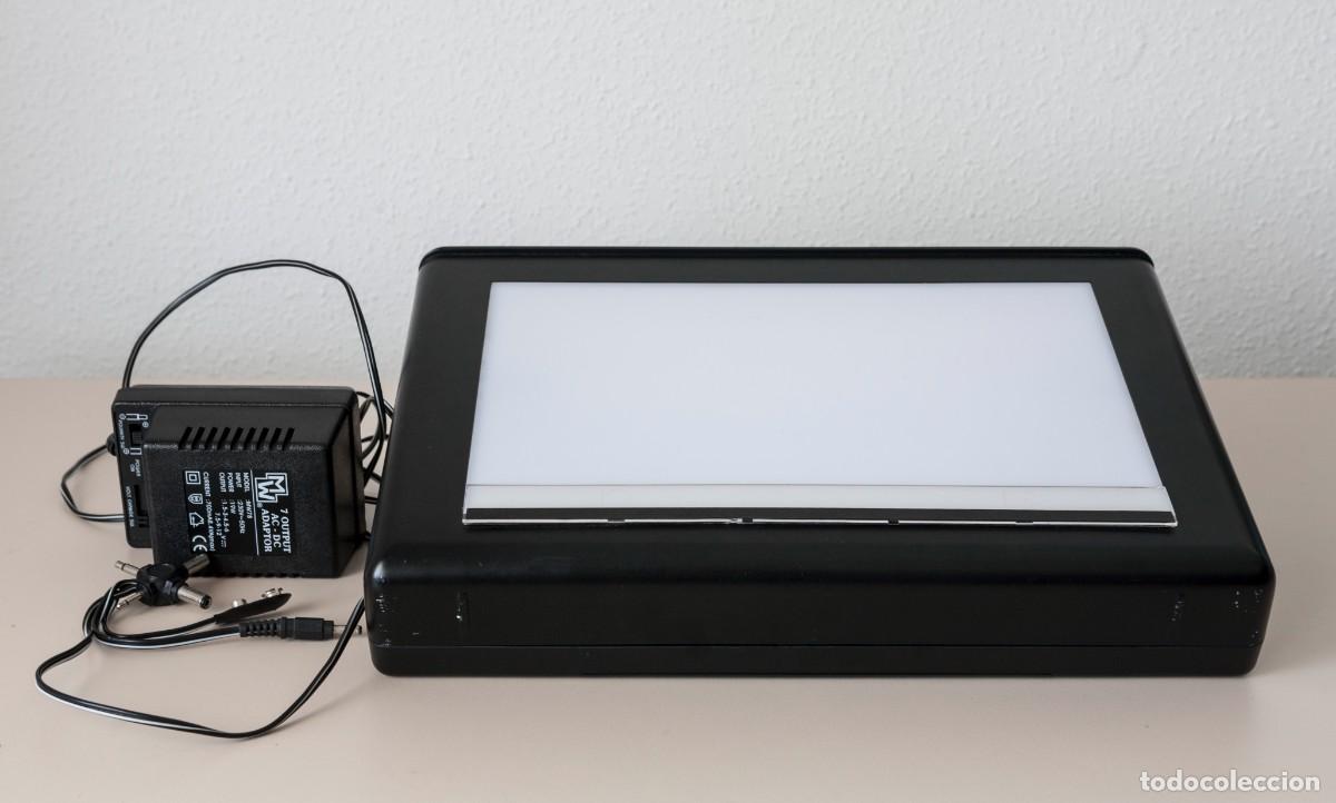 Fotocamere: Caja de luz grande: ULB-150. LIGHT BOX (8000oK) Power Source: 9 V DC