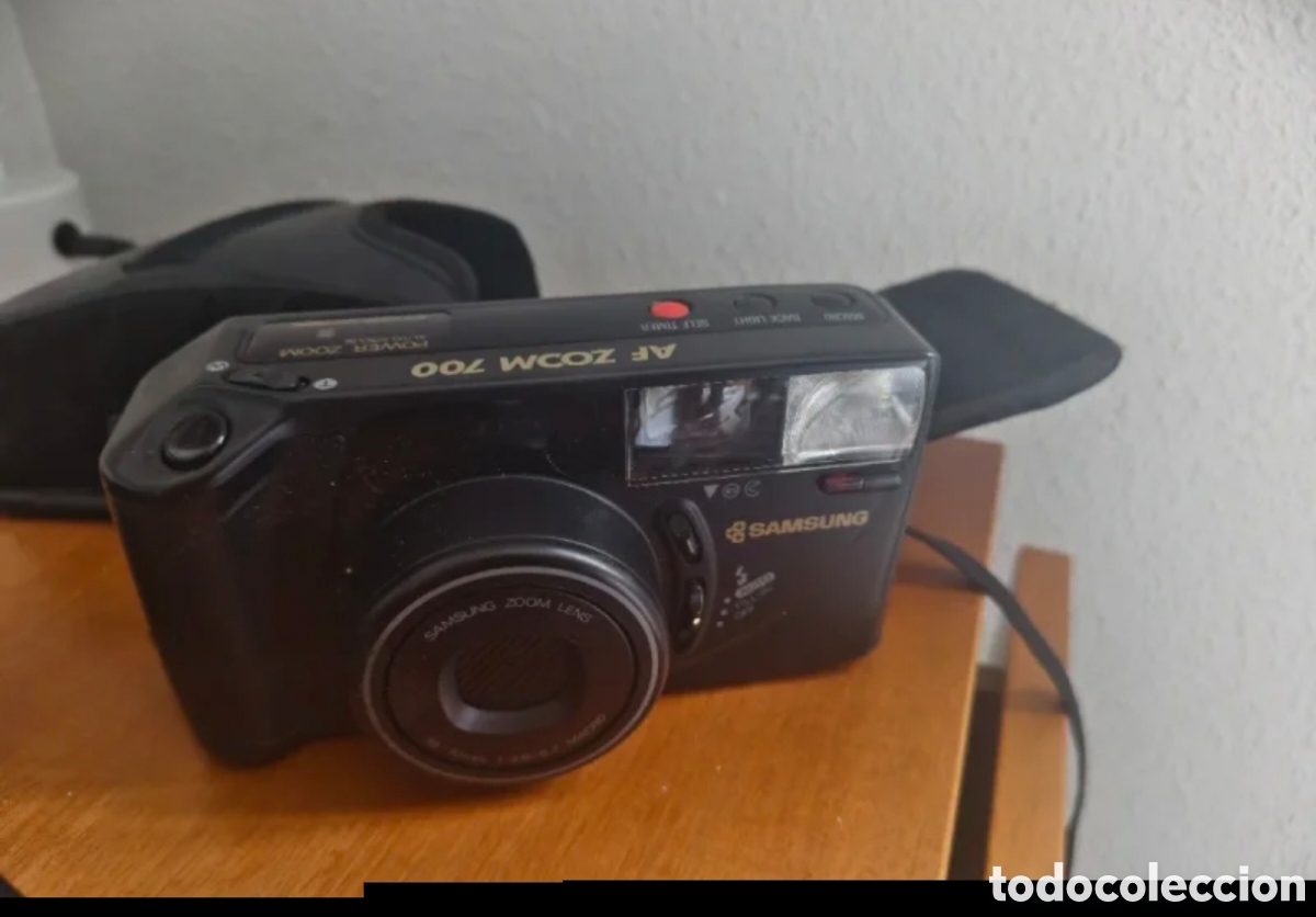 Fotokamera: C&aacute;mara anal&oacute;gica compacta Samsung AF Zoom 700 de 35 mm.