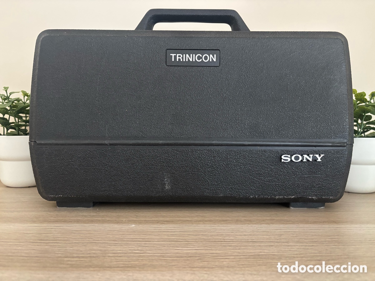 C&aacute;mara de fotos: En venta ic&oacute;nica c&aacute;mara de v&iacute;deo vintage en color Sony Trinicon, modelo HVC-4000P