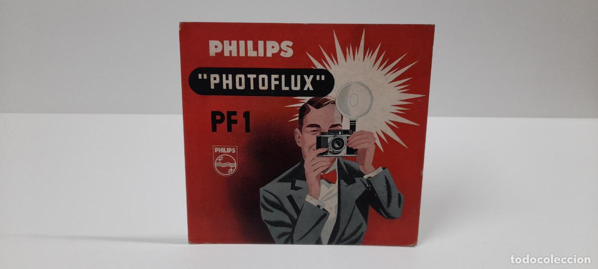 C&aacute;mara de fotos: ANTIGUO CARTEL DE PHILIPS &rdquo; PHOTOFLUX &rdquo; PF1 . REALIZADO EN CARTON . ORIGINAL DE EPOCA . A&Ntilde;OS 50