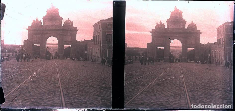 C&aacute;mara de fotos: MADRID PUERTA DE TOLEDO NEGATIVO CRISTAL 6 X 13 cm.
