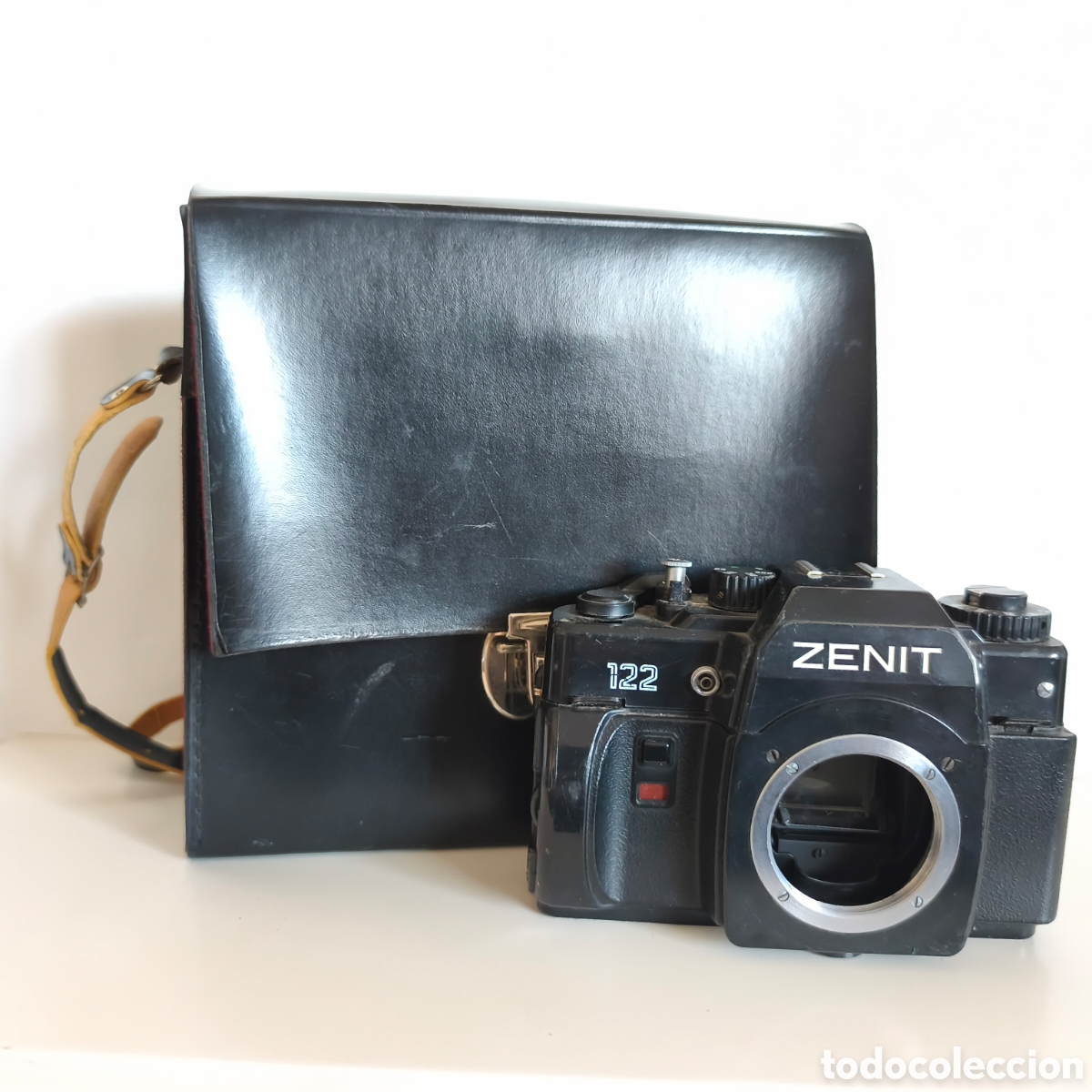 C&aacute;mara de fotos: CUERPO CAMARA ZENIT 122 - R&Eacute;FLEX - URSS - CON DESPERFECTO Y FUNDA CUADRADA VINTAGE DE PIEL