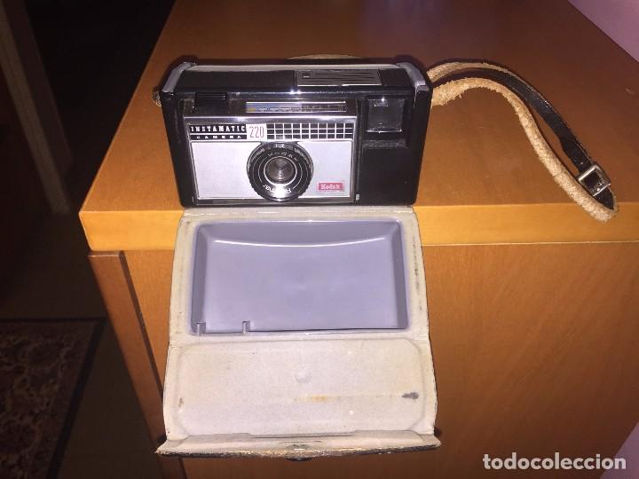 C&aacute;mara de fotos: Kodak Instamatic Camera 220 - Sucherkamera camera con estuche. - Foto 1